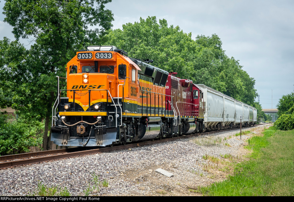 BNSF 3033, EMD GP40X, ex ATSF 3803 leads the southbound Irish Mail train